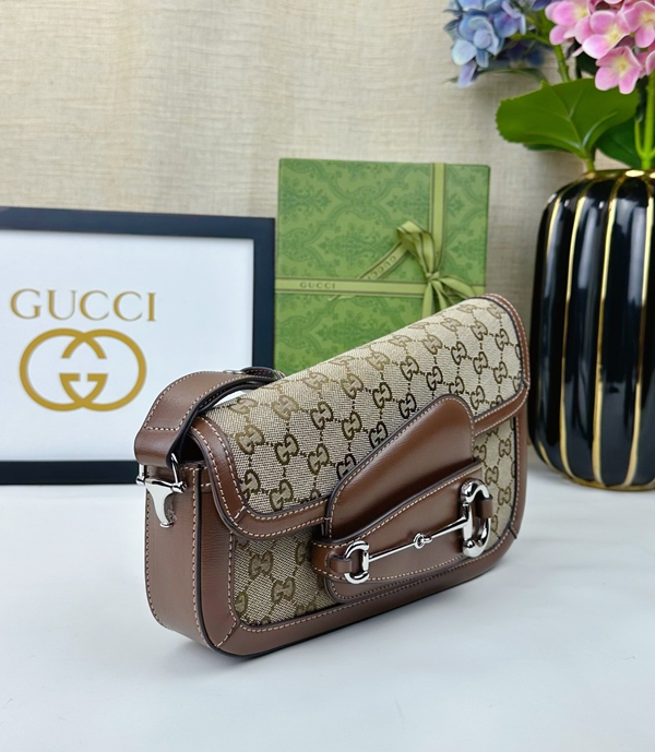 激安グッチバッグコピー背面デザイン